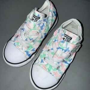Converse Kids Low-Top Sneakers in White with Pink, Green & Blue Shark Print